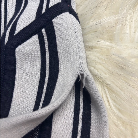 Tory Burch 
 Black & Ivory Striped 
100% Cotton 
knit Tunic - Picture 5 of 7